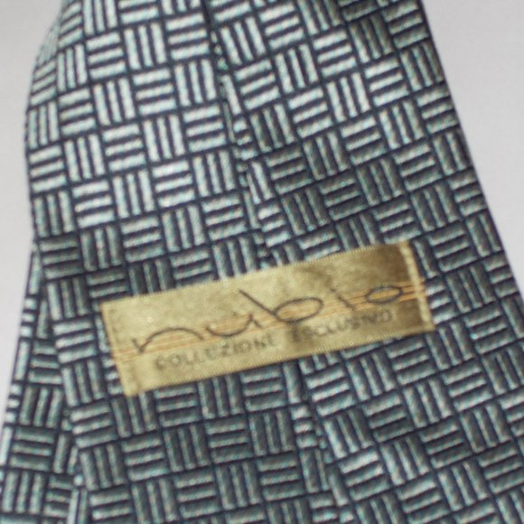 EUC Hubio Collezion Esclusivo gray silk tie - Picture 4 of 4